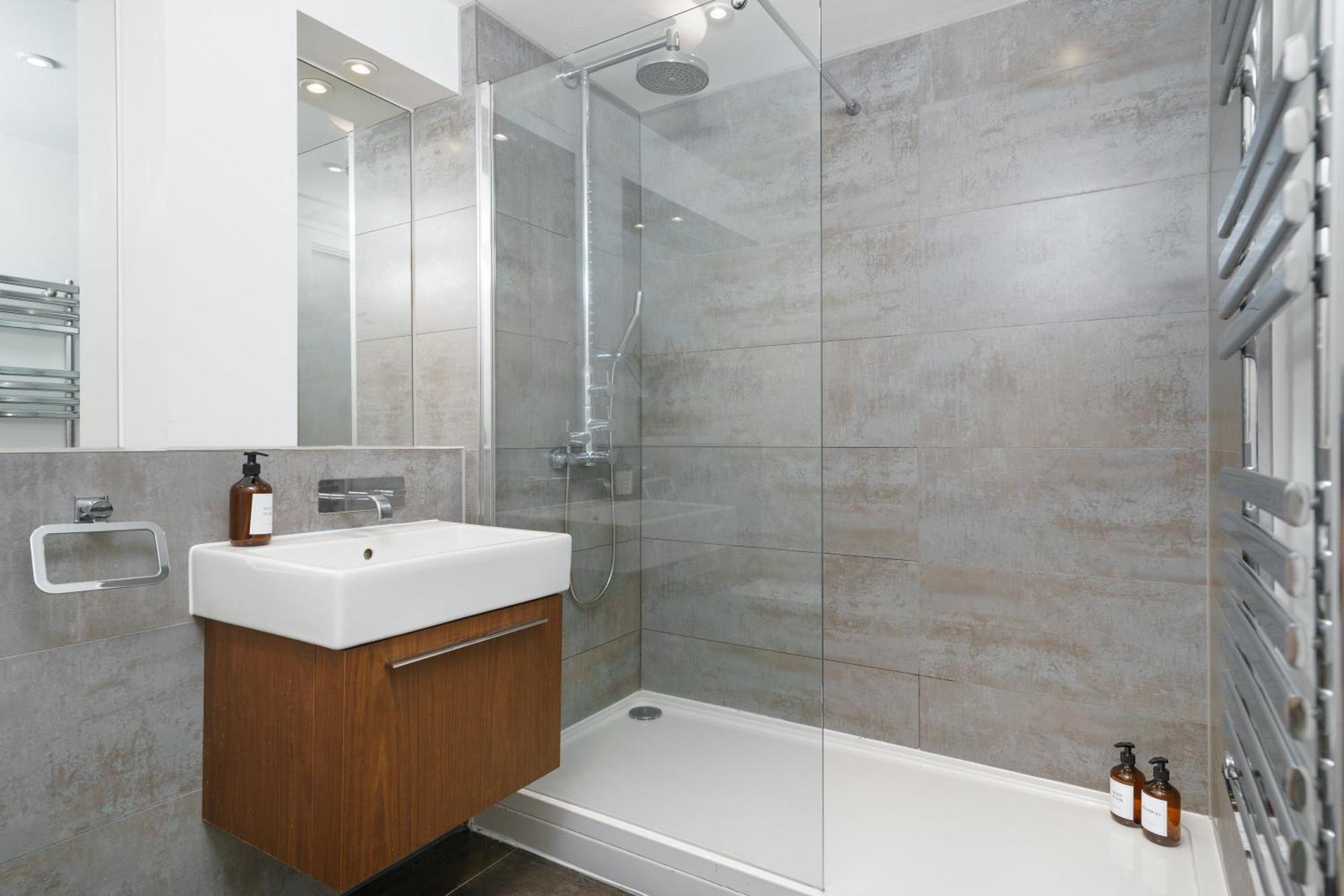 Trafalgar Sq 1 Bedr, 3 Beds Sleeps 6 Апартаменты *